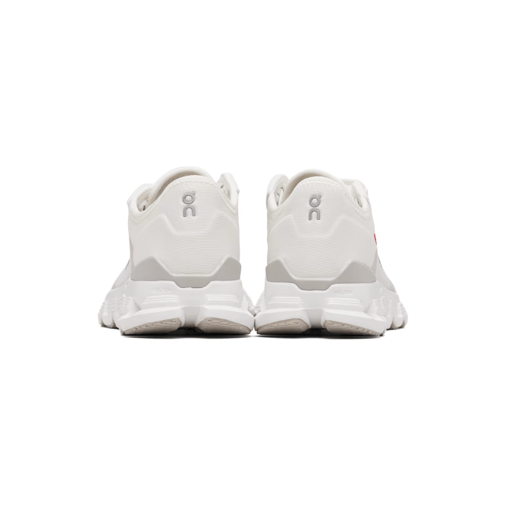 On Running Cloud X 4 AD – White/Wolf