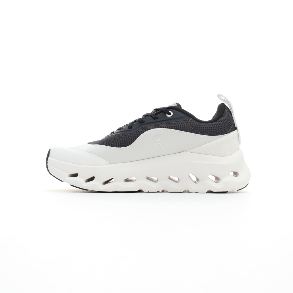 On x LOEWE Cloudventure 2 Black / White