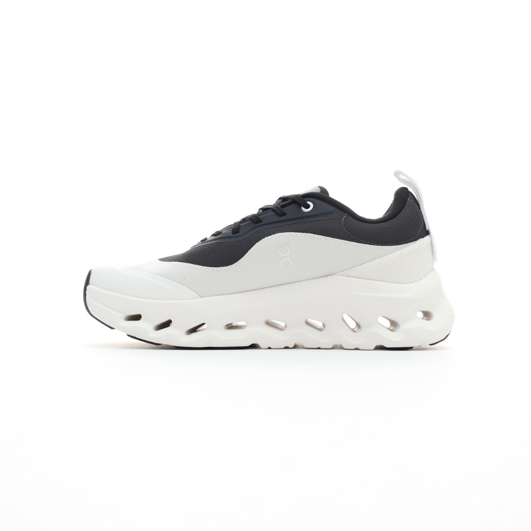 On x LOEWE Cloudventure 2 Black / White
